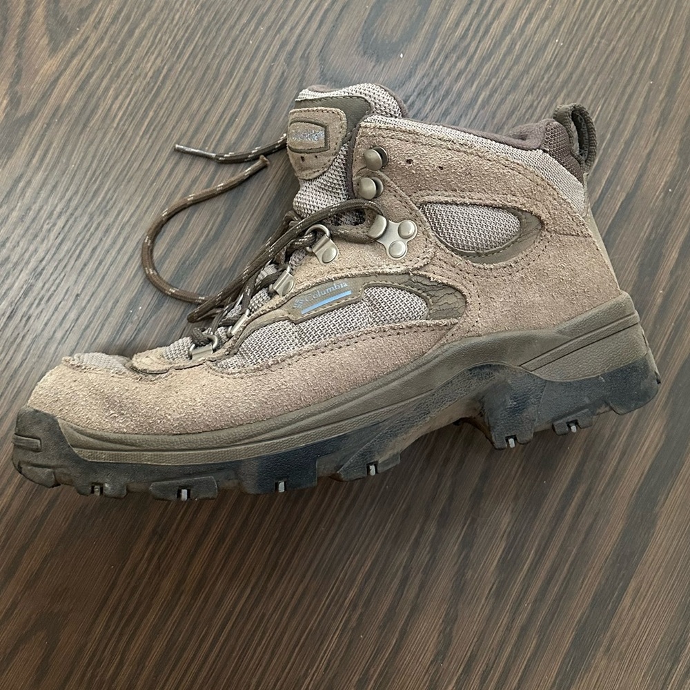 Columbia Hiking Boots - Brown and Tan